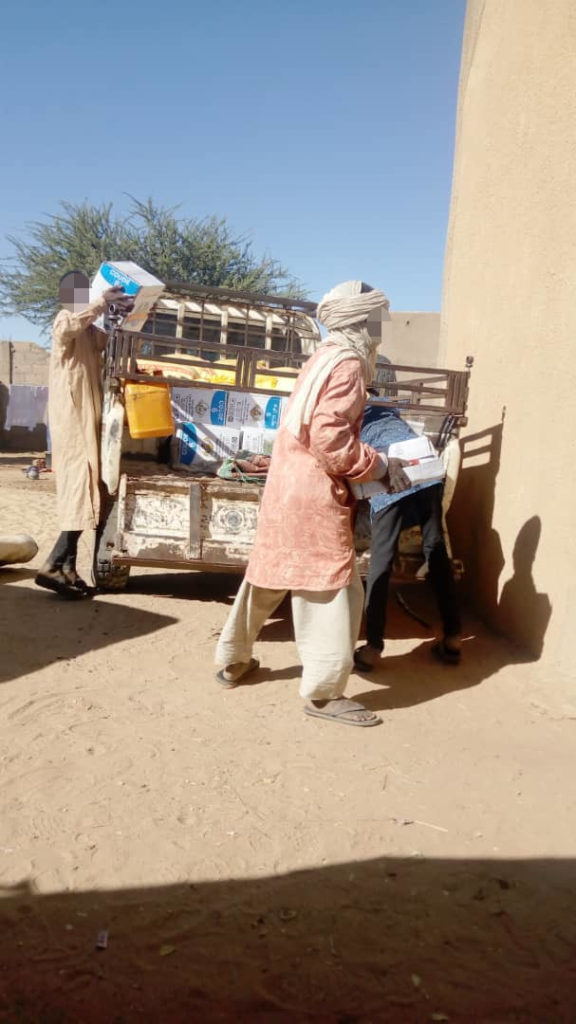 Déchargement d'aide alimentaire